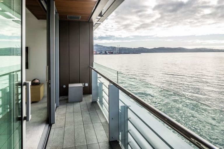 Photo of property in Clyde Quay Wharf, 1a/6 Clyde Quay Wharf, Te Aro, Wellington, 6011