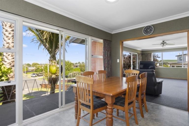 Photo of property in 32 Lynwood Place, Brookfield, Tauranga, 3110