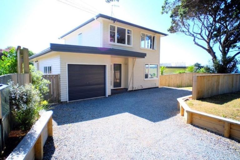Photo of property in 4 Onepu Road, Pukerua Bay, 5026