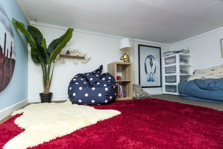 Photo of property in 19 Freemans Way, Pinehaven, Upper Hutt, 5019