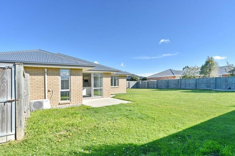 Photo of property in 69 Acacia Avenue, Rangiora, 7400