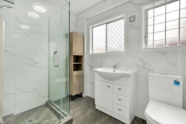 Photo of property in 2/42 Sheridan Drive, New Lynn, Auckland, 0600