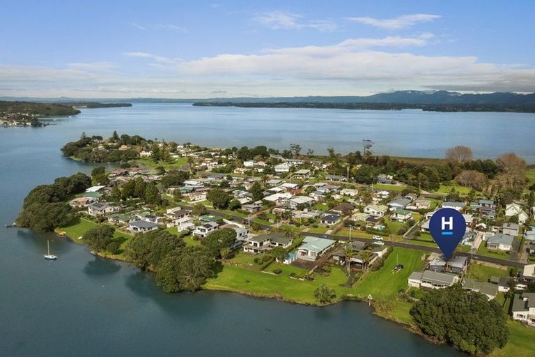Photo of property in 32 Roretana Drive, Athenree, Waihi Beach, 3177