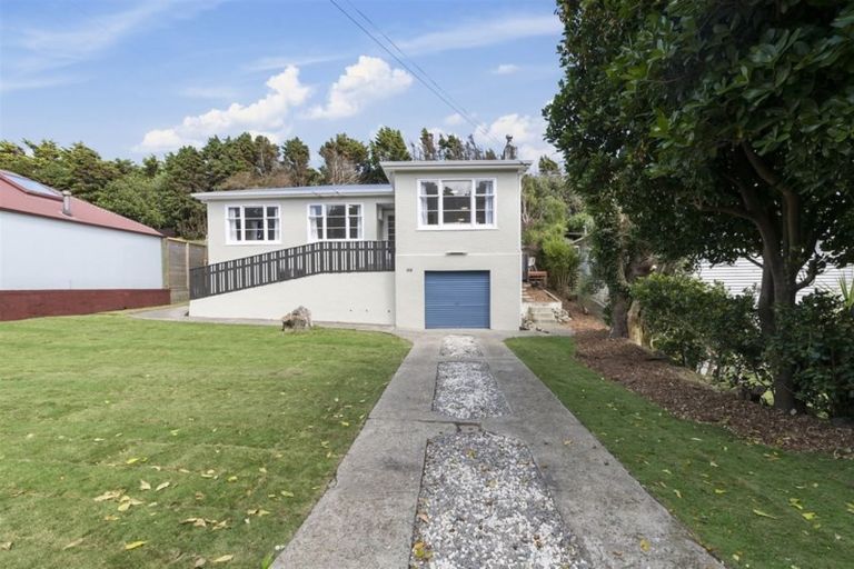 Photo of property in 36 Miles Crescent, Newlands, Wellington, 6037