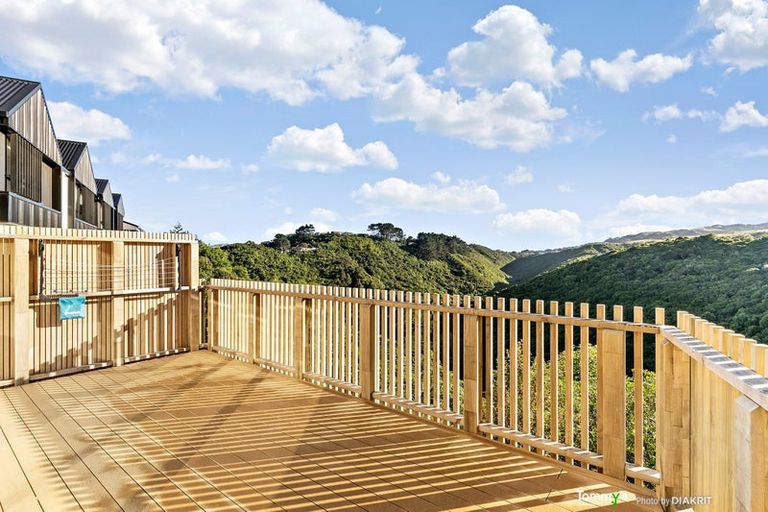 Photo of property in 27/6 Bushland Grove, Paparangi, Wellington, 6037