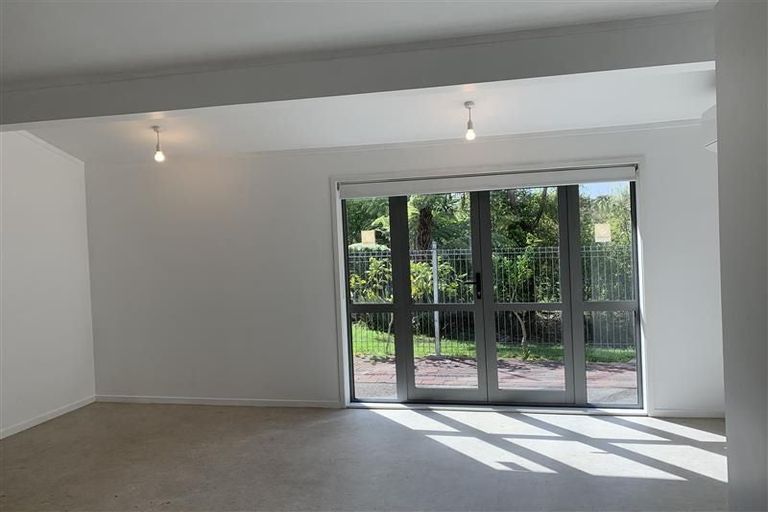 Photo of property in 131 Colwill Road, Massey, Auckland, 0614