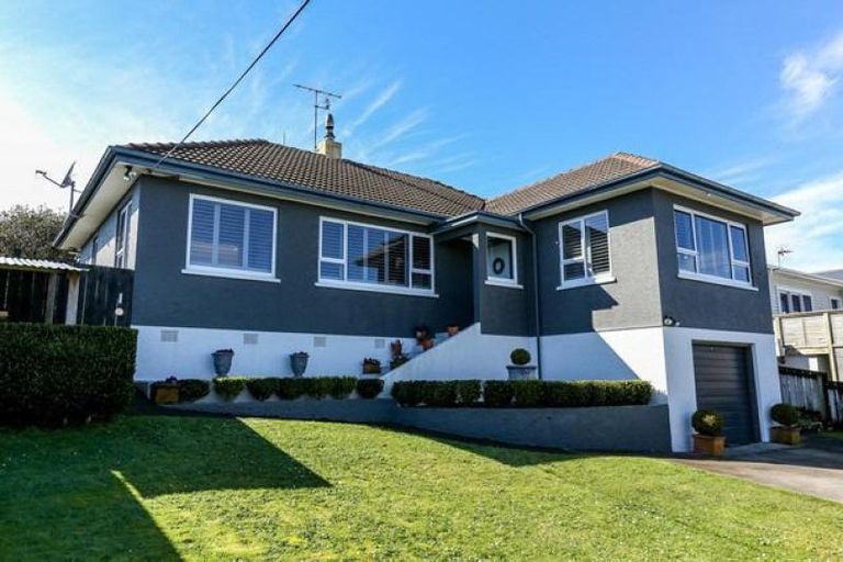 Photo of property in 11 Waimea Street, Westown, New Plymouth, 4310
