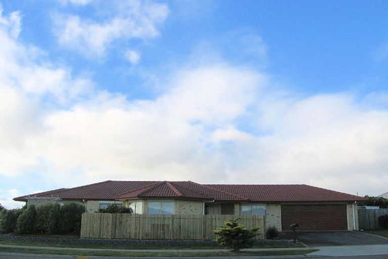 Photo of property in 17 Millennium Hill, Paraparaumu, 5032