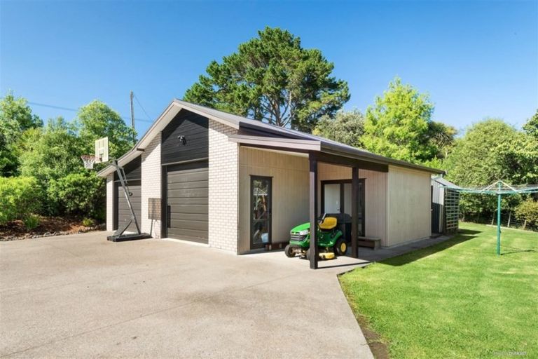 Photo of property in 81 Vaughans Road, Okura, Albany, 0792
