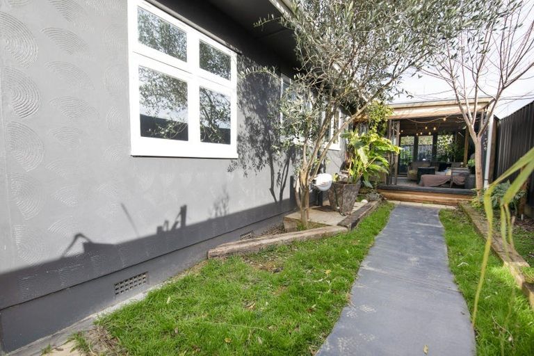 Photo of property in 15 Puketapu Road, Taradale, Napier, 4112