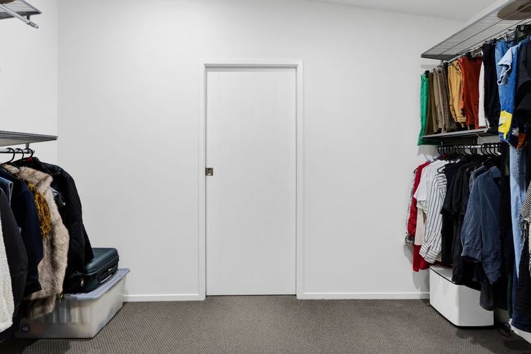 Photo of property in 70 Seaview Road, Marfell, New Plymouth, 4310