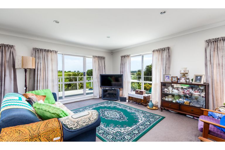 Photo of property in 340 Gulf Harbour Drive, Gulf Harbour, Whangaparaoa, 0930