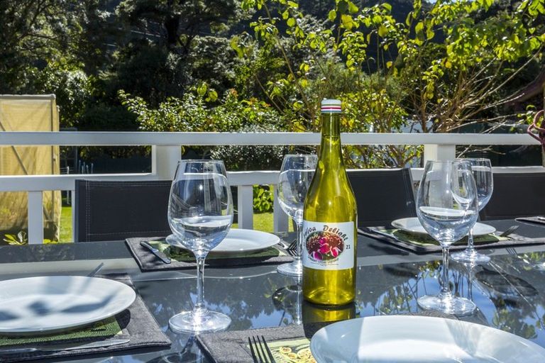 Photo of property in 81 Gemstone Drive, Birchville, Upper Hutt, 5018