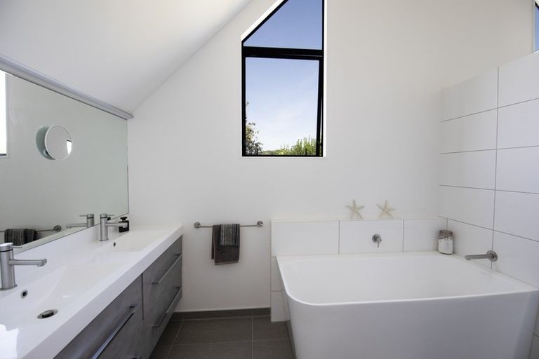 Photo of property in 9 Ridgeway Terrace, Taradale, Napier, 4112