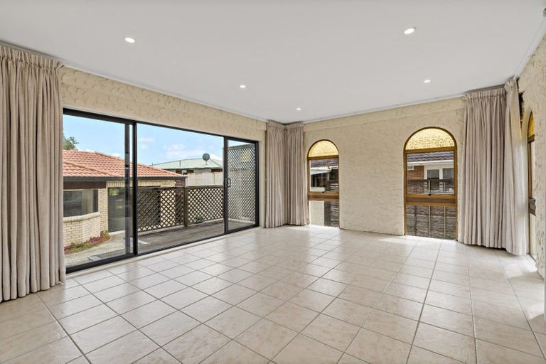 Photo of property in 18 Folkestone Street, Murrays Bay, Auckland, 0630