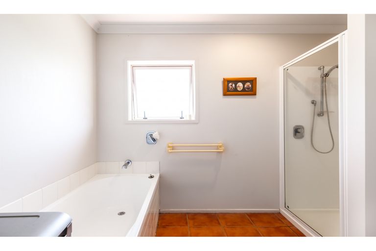 Photo of property in 340 Gulf Harbour Drive, Gulf Harbour, Whangaparaoa, 0930