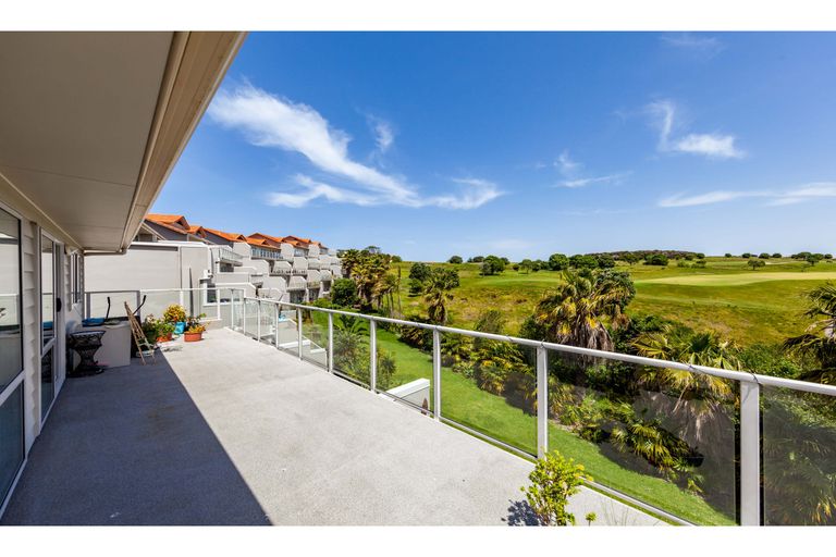 Photo of property in 340 Gulf Harbour Drive, Gulf Harbour, Whangaparaoa, 0930