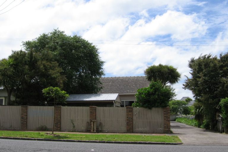 Photo of property in 2/227 Meola Road, Point Chevalier, Auckland, 1022