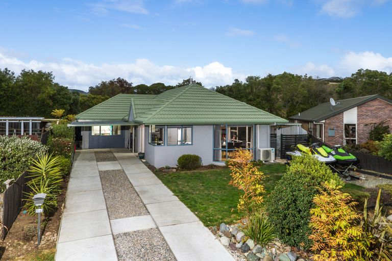 Photo of property in 24 Rintoul Place, Brightwater, 7022