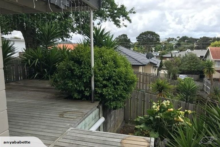 Photo of property in 16 Holiday Road, Stanmore Bay, Whangaparaoa, 0932