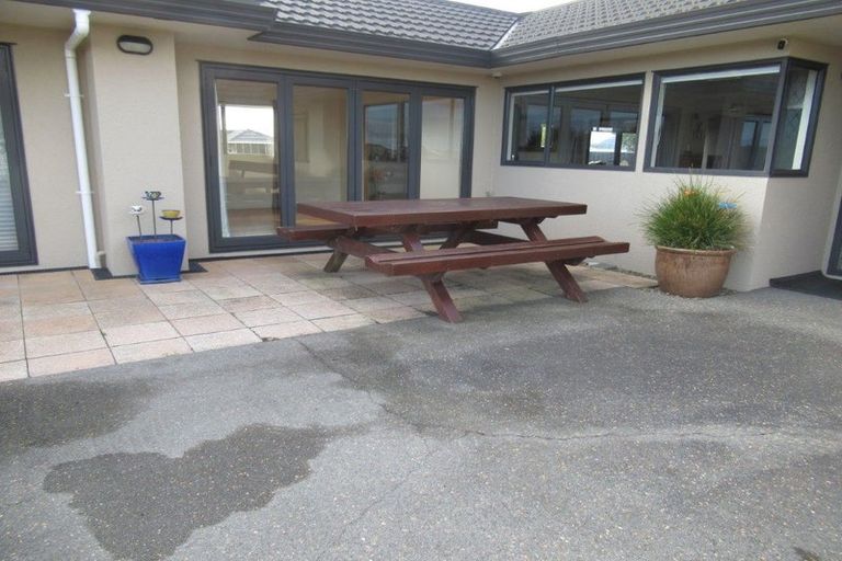 Photo of property in 37 Guildford Drive, Paraparaumu, 5032