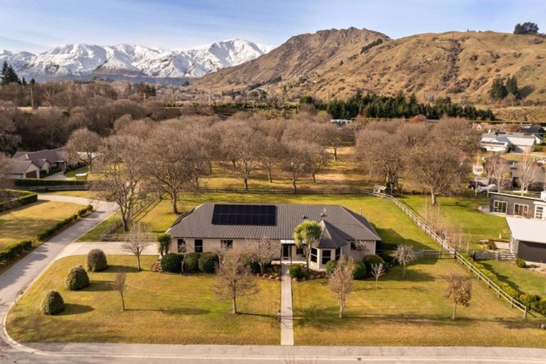 Photo of property in 4 Crawford Place, Lake Hayes, Queenstown, 9304