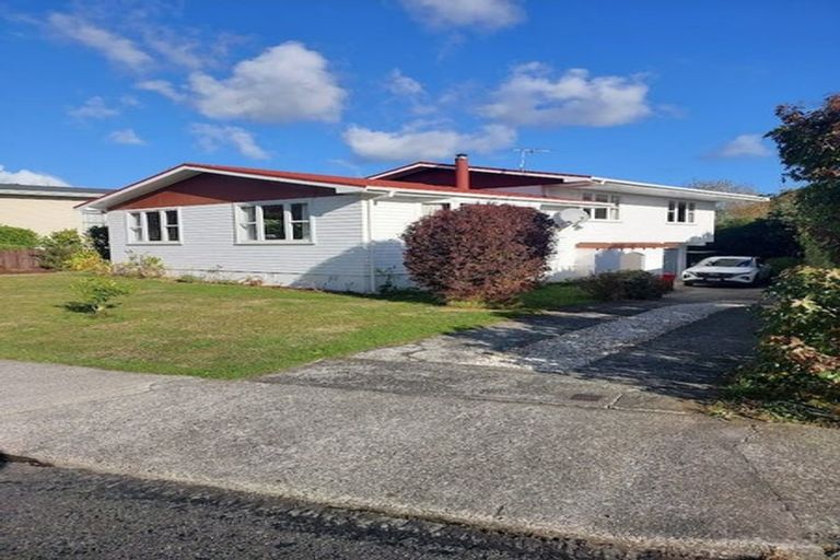 Photo of property in 11 Zande Terrace, Tawa, Wellington, 5028