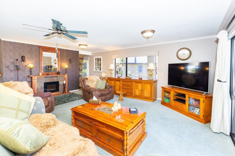 Photo of property in 26 Tironui Terrace, Western Heights, Hamilton, 3200
