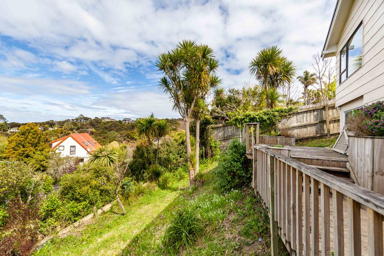 Photo of property in 70 Wade River Road, Stanmore Bay, Whangaparaoa, 0932