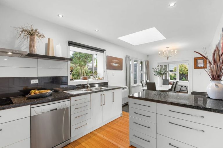 Photo of property in 21 Greendale Avenue, Avonhead, Christchurch, 8042