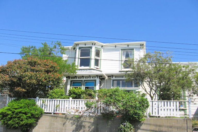 Photo of property in 1 Salisbury Terrace, Mount Cook, Wellington, 6021