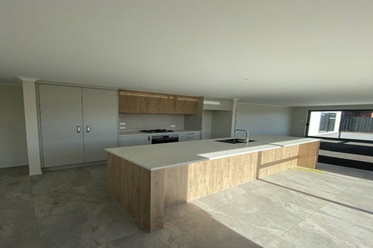 Photo of property in 30 Hammick Crescent, Pyes Pa, 3112