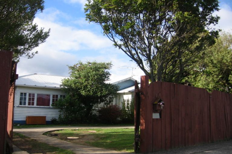 Photo of property in 18-18a Ludlam Crescent, Woburn, Lower Hutt, 5010