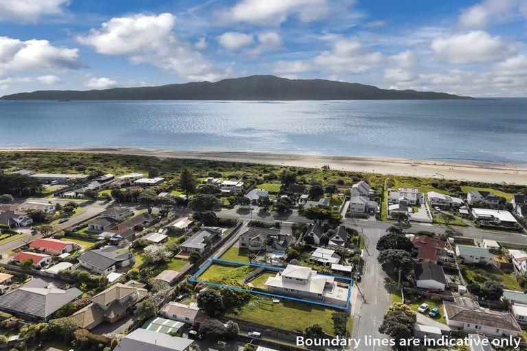 Photo of property in 6 Mahana Road, Paraparaumu Beach, Paraparaumu, 5032