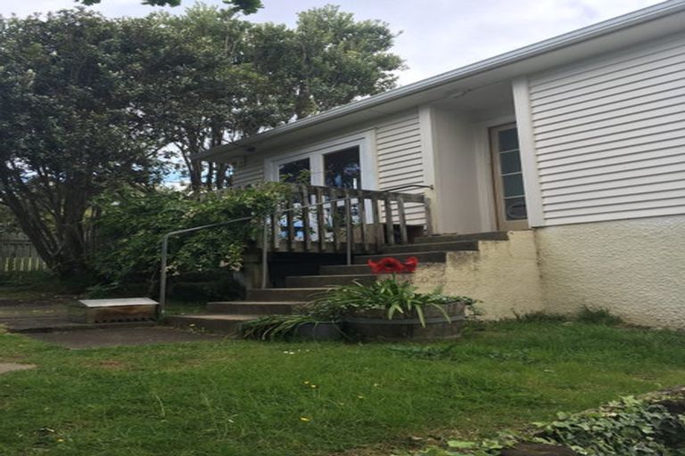 Photo of property in 2/24 Garadice Road, Rothesay Bay, Auckland, 0630