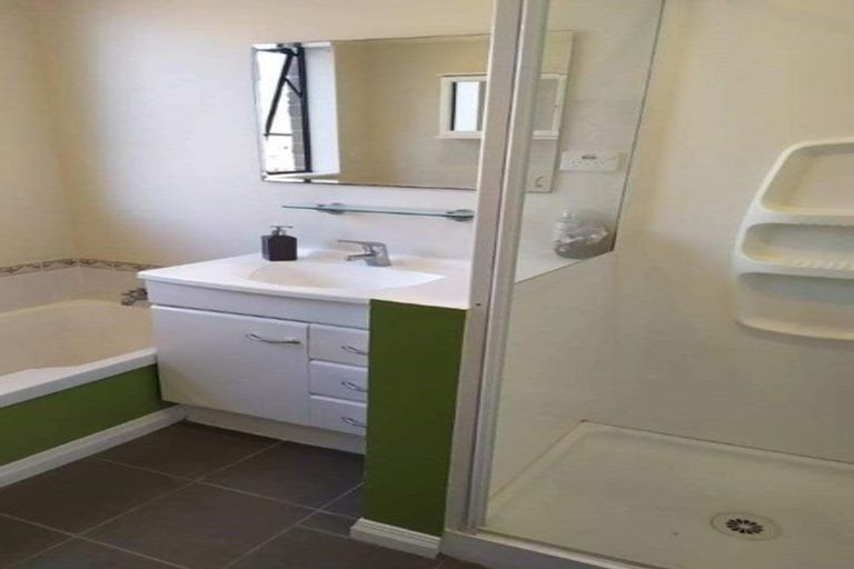 Photo of property in 2/271 Karori Road, Karori, Wellington, 6012