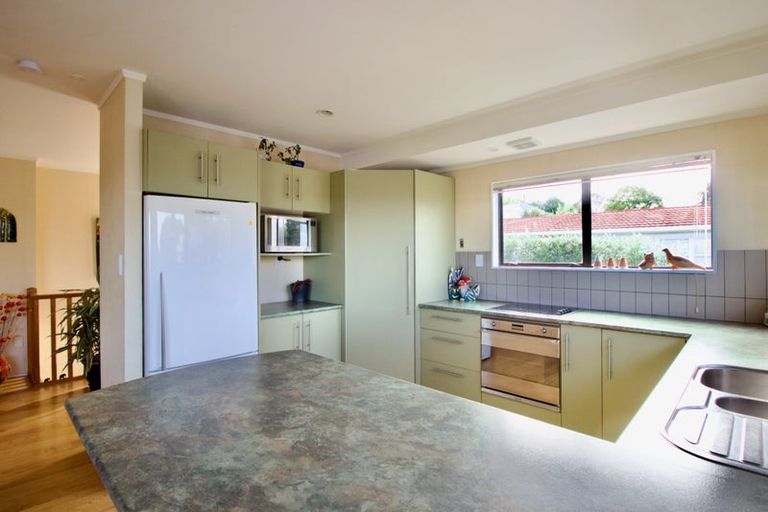 Photo of property in 2/48 Becroft Drive, Forrest Hill, Auckland, 0620