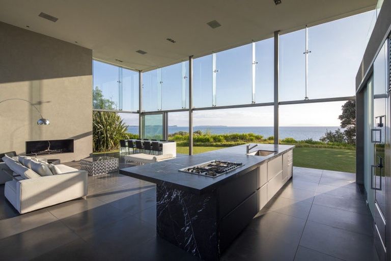 Photo of property in 76 Cliff Road, Torbay, Auckland, 0630