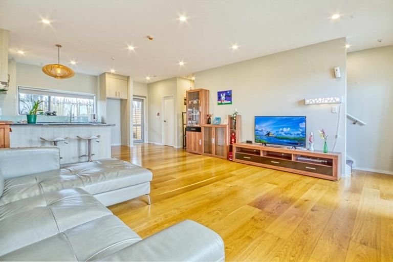 Photo of property in 3/147 Albany Highway, Unsworth Heights, Auckland, 0632