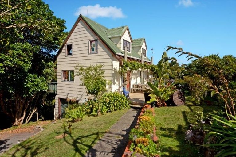 Photo of property in 1/42 Peach Road, Glenfield, Auckland, 0629