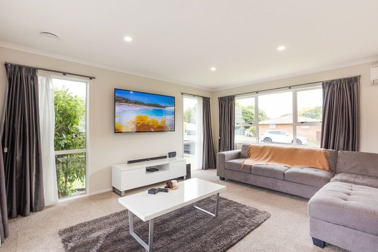 Photo of property in 4 Ruamahanga Crescent, Terrace End, Palmerston North, 4410