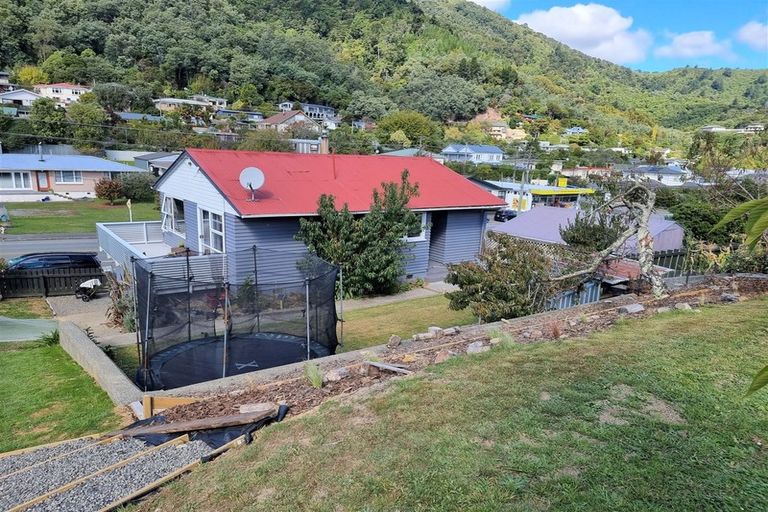 Photo of property in 103 Waikawa Road, Picton, 7220