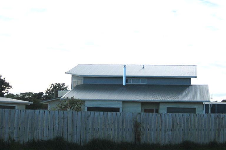 Photo of property in 10 Karaka Street, Otaki Beach, Otaki, 5512