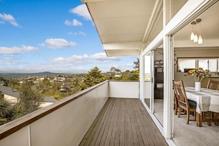 Photo of property in 1/114 Sunrise Avenue, Mairangi Bay, Auckland, 0630