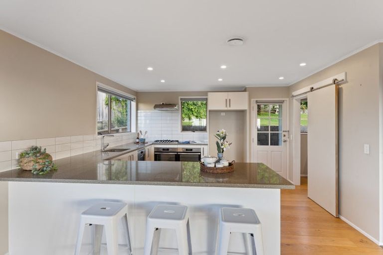 Photo of property in 137 Winara Avenue, Waikanae, 5036