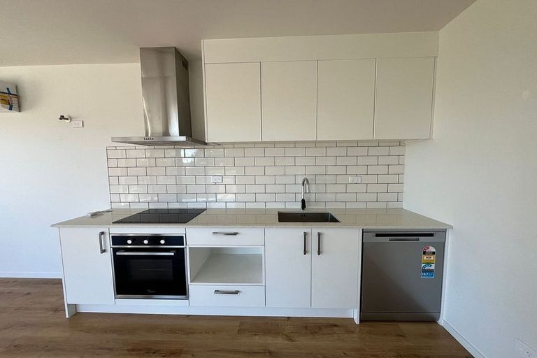 Photo of property in 38 White Heron Drive, Massey, Auckland, 0614