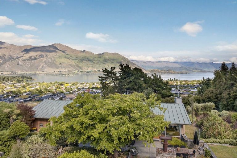 Photo of property in 52 Kirimoko Crescent, Wanaka, 9305