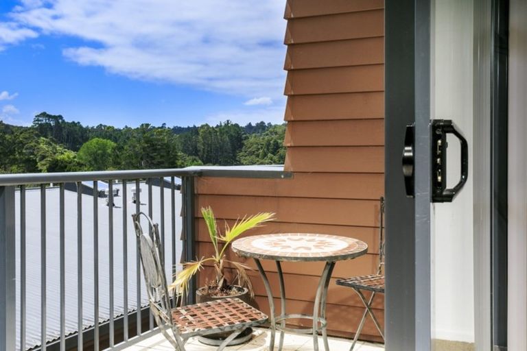 Photo of property in 9/28 The Avenue, Albany, Auckland, 0632