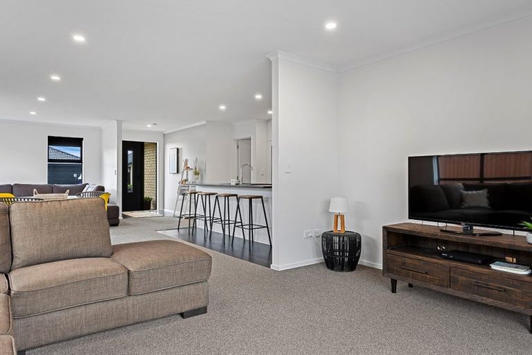 Photo of property in 35 Tara Crescent, Woodend, 7610