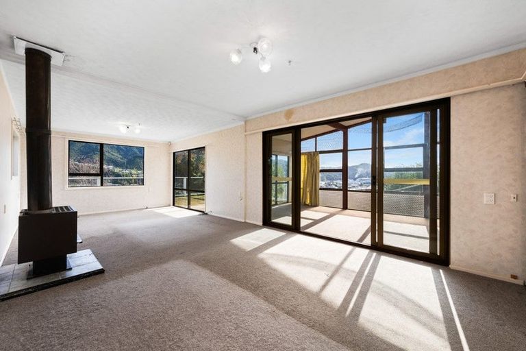 Photo of property in 126 Wellington Street, Picton, 7220